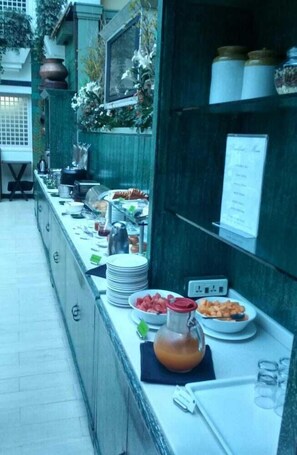 Outdoor dining - E Square THE Fern Pune (Pune)