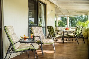 Outdoor dining - The Cooks Oasis Holiday Villas (Rarotonga)
