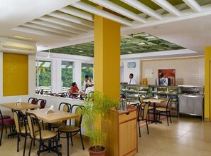 Dining - Hotel Abad (Kochi)