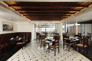 Dining - Eight Bastion (Kochi)