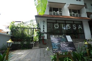 تفاصيل الفندق من الخارج