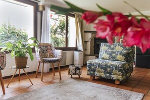 Living area - Brissago House Leyian (Brissago)