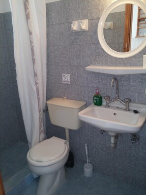 Bathroom - Oasis (Paros)