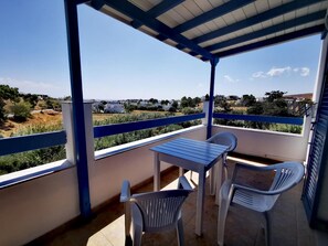 Outdoor dining - Oasis (Paros)