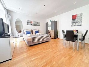 WiFi, bed sheets - LIV:ON Studio King Bed & Kitchen - near Prater (Wien)