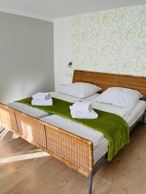 WiFi, bed sheets