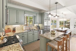 Fridge, microwave, oven, stovetop - Lakeview With Lake Access + Private Dock! Ping Pong Table! Foosball! EV CHARGER! Firepit! Split Ductless A/C!! (Big Bear Lake)