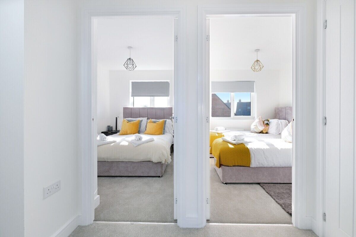 5 bedrooms, iron/ironing board, Internet, bed sheets