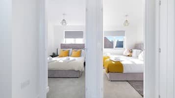 5 bedrooms, iron/ironing board, Internet, bed sheets