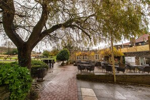 Outdoor dining - Cross Keys Inns (Guisborough)