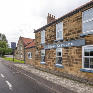 Exterior - Cross Keys Inns (Guisborough)