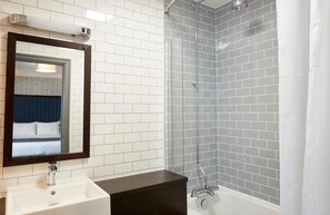 Bathroom - Darrington Hotel (Pontefract)
