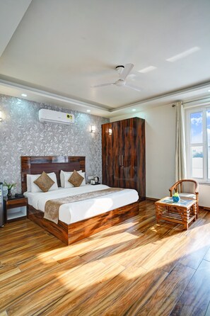 Superior Double Room | Desk, laptop workspace, free WiFi, bed sheets - Hotel Golden Place 371 Sector 38 (Gurugram)