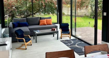 Poppy Seaside, private garden 200m from the sea