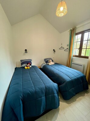 2 bedrooms, iron/ironing board, travel crib, WiFi - Poppy Seaside, private garden 200m from the sea (Ver-sur-Mer)