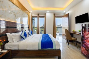 Desk, laptop workspace, free WiFi, bed sheets