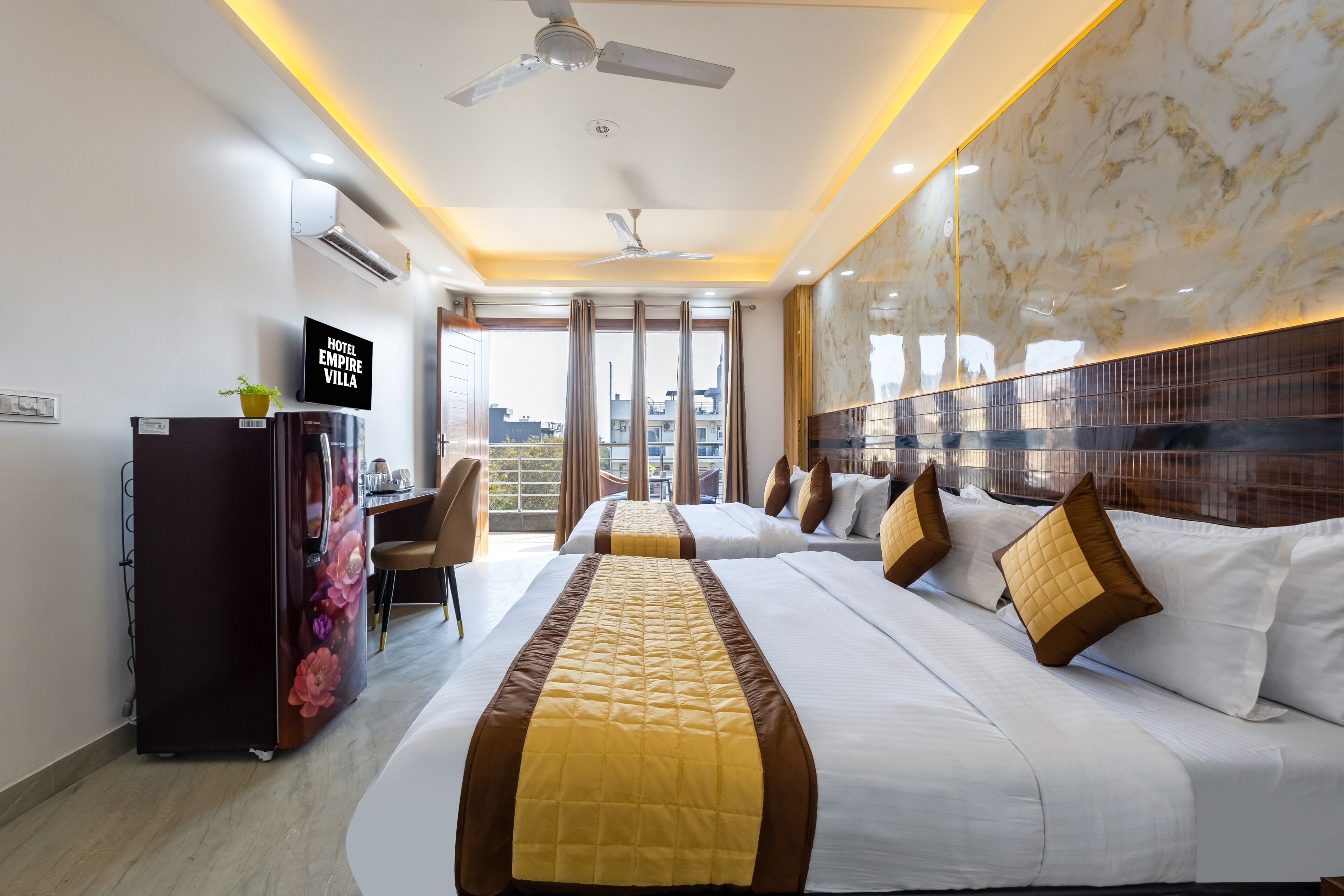 Deluxe Quadruple Room | Desk, laptop workspace, soundproofing, free WiFi