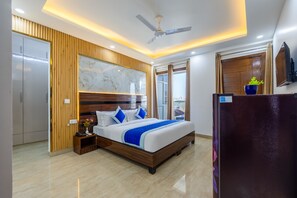 Desk, laptop workspace, free WiFi, bed sheets