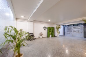 Exterior - The Empire Hotel Near Dlf Golf course (Gurugram)