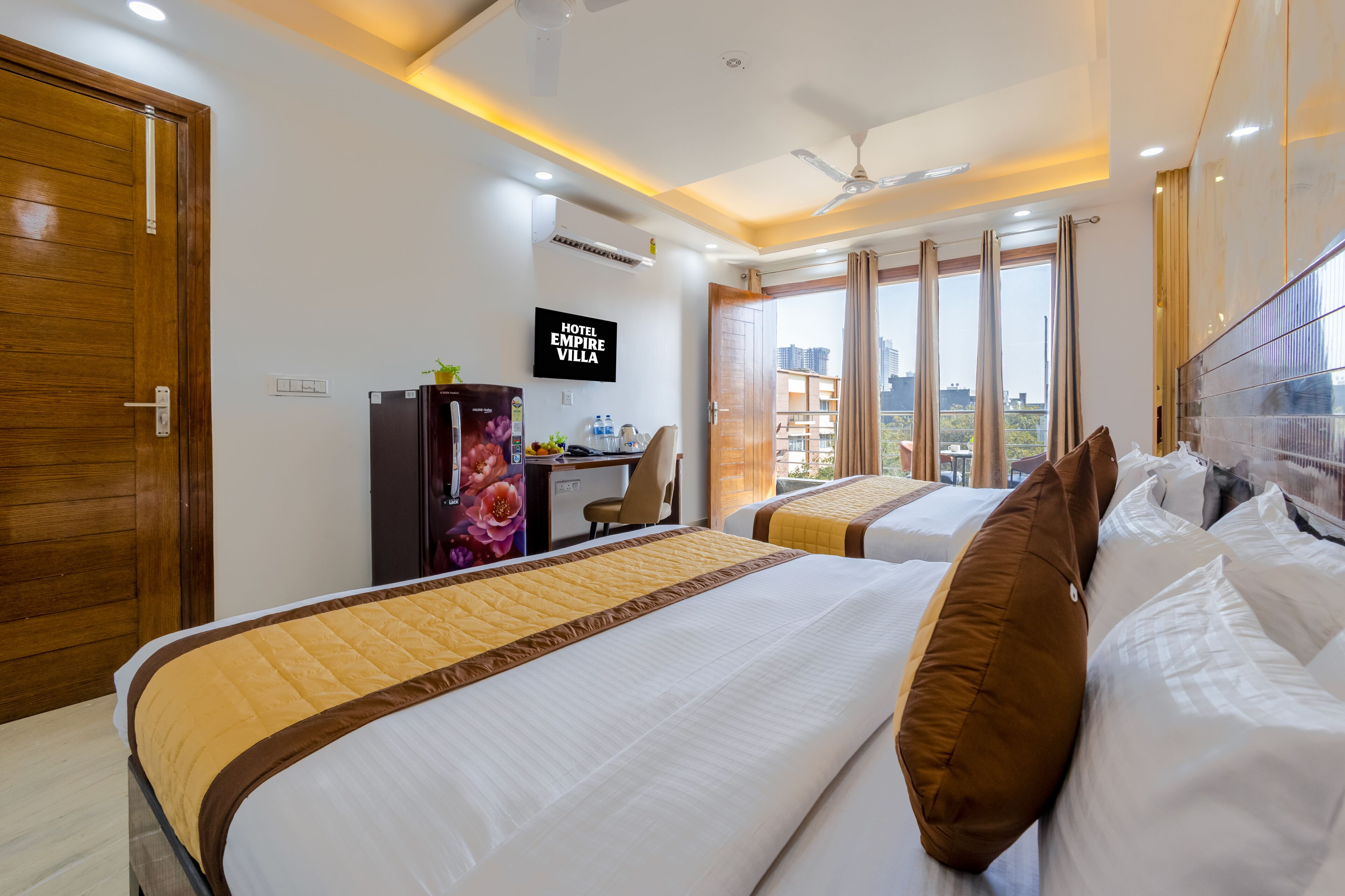 Desk, laptop workspace, free WiFi, bed sheets