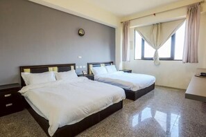 Espacio para trabajar con laptop y wifi gratis 