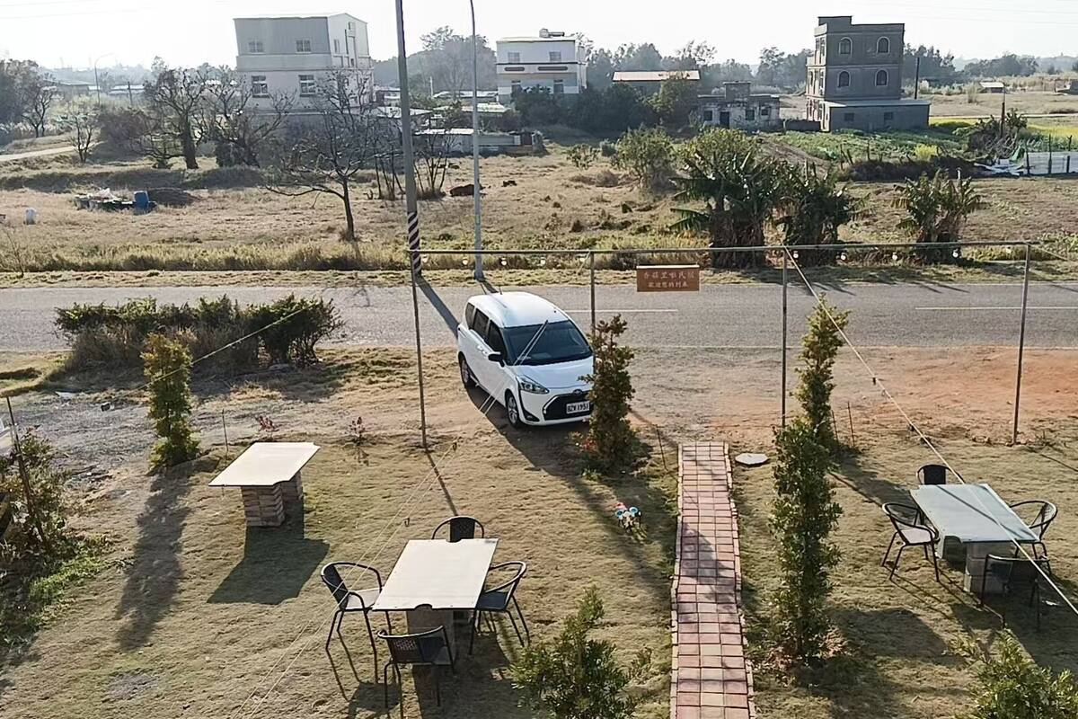 Laptopgeeigneter Arbeitsplatz, kostenloses WLAN