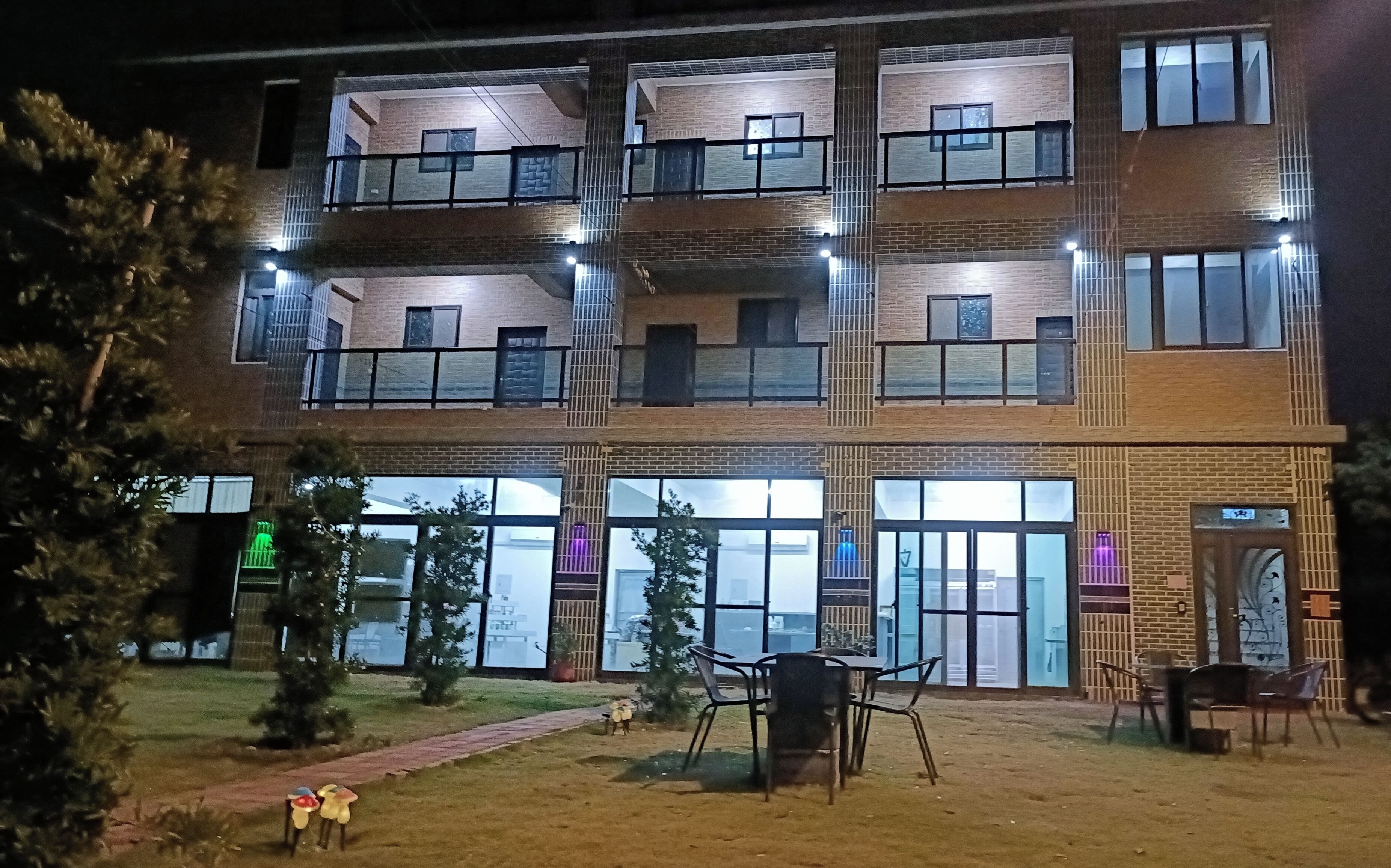 Chambre de base double, vue sur la cour intérieure | Vue sur le jardin