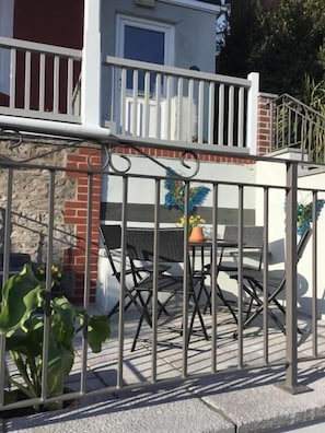 Outdoor dining - Hotel Barton (Torquay)