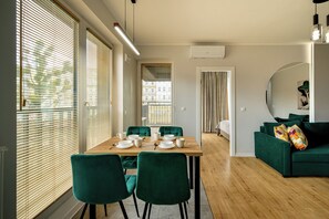 Apartment, Balcony | Living room - RentPlanet - Jedności Narodowej II (Wrocław)