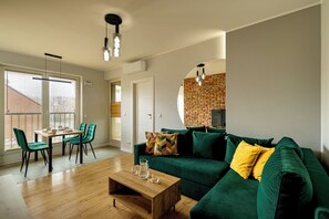 Apartment, Balcony | Living room - RentPlanet - Jedności Narodowej II (Wrocław)