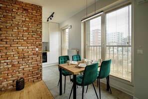 Appartement, balcon | Salle de séjour