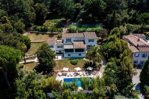 Exterior - Villa Anna on the Côte d'Azur | 8 bedrooms, private Padel and P (Valbonne)