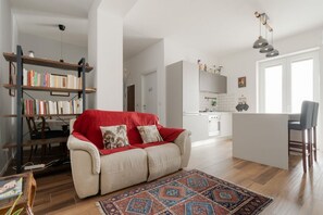 TV - GuestHost - Cozy and comfortable 55 sq m apartment, perfect for two people, located on the third floor of a building with an elevator (NOT accessible to disabled guests).The property is located on Via Cenisio, one of Milan's main streets, connecting the  (Milan)