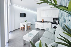 Apartamento Gabriela | Living area | 43-inch TV with cable channels