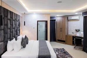 Desk, laptop workspace, free WiFi - BON Hotel Kabuwol (Ibadan)