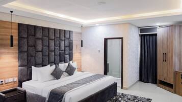 Executive Room, City View | Desk, laptop workspace, free WiFi