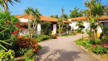 Classic Double or Twin Room | Property grounds