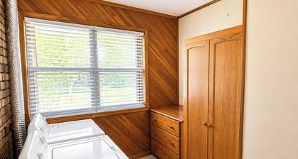 The Oaks • Near Fort Knox • Sleeps 10 • Game Room • Pet Friendly
