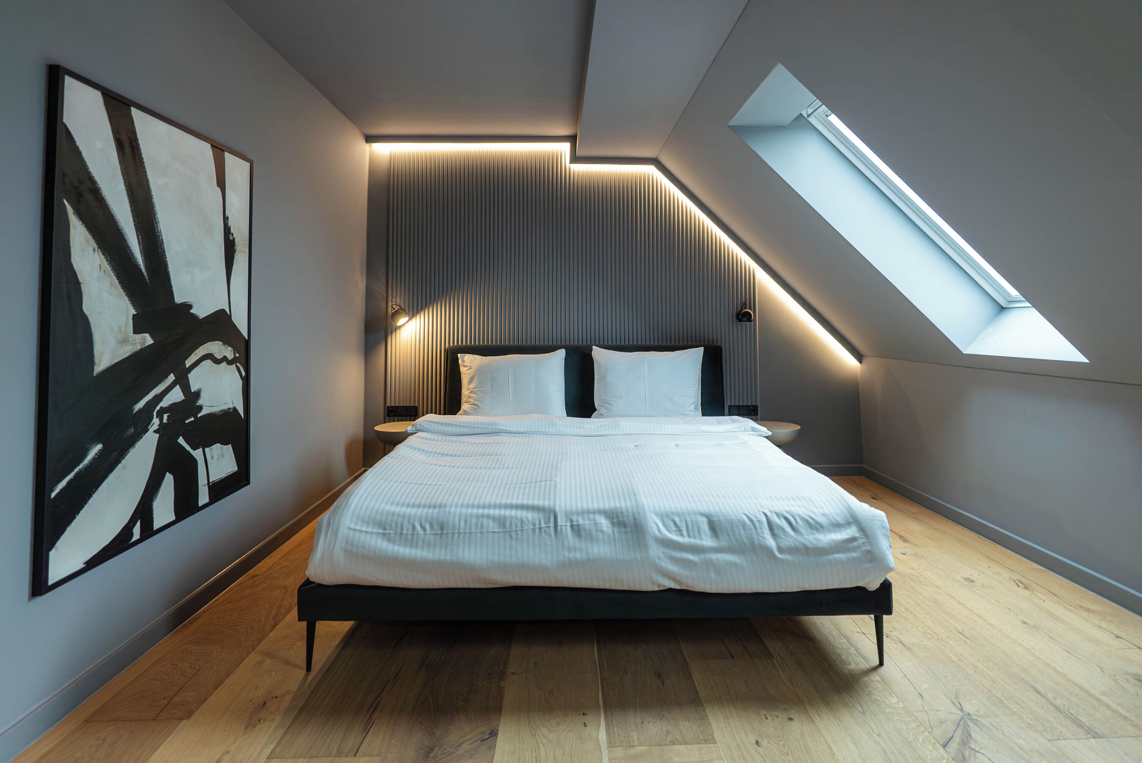 Escritorio, espacio para trabajar con laptop y wifi gratis 