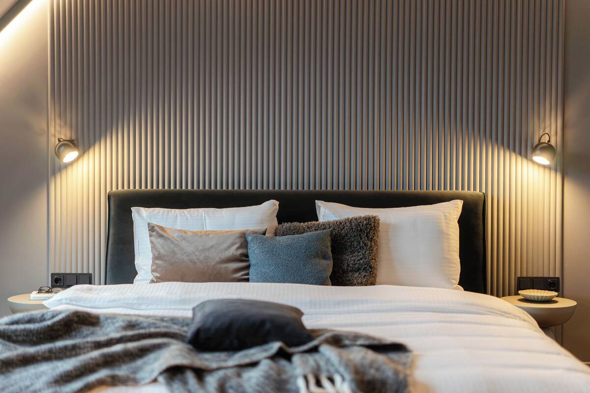 Room | Hypo-allergenic bedding available, desk, laptop workspace, soundproofing