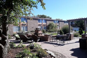 Outdoor dining - Dakotah Lodge (Sioux Falls)