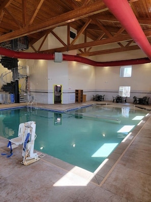 Outdoor pool - Dakotah Lodge (Sioux Falls)