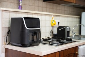 Fridge, microwave, stovetop, coffee/tea maker - Apartment 'Agata House' with Air Conditioning (Muravera)