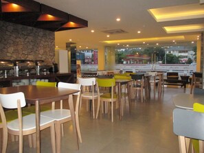 Dining - Nite and Day Batam Jodoh Square (Batam)