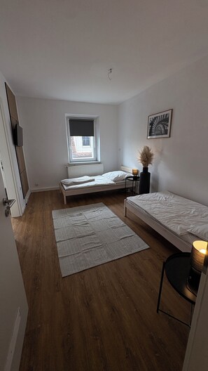 2 chambres, fer et planche à repasser, accès Internet, draps fournis