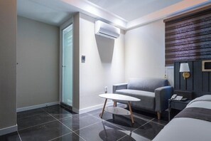 Living area - Jjak Bupyung Hotel (Incheon)