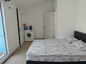 2 chambres, fer et planche à repasser, literie fournie