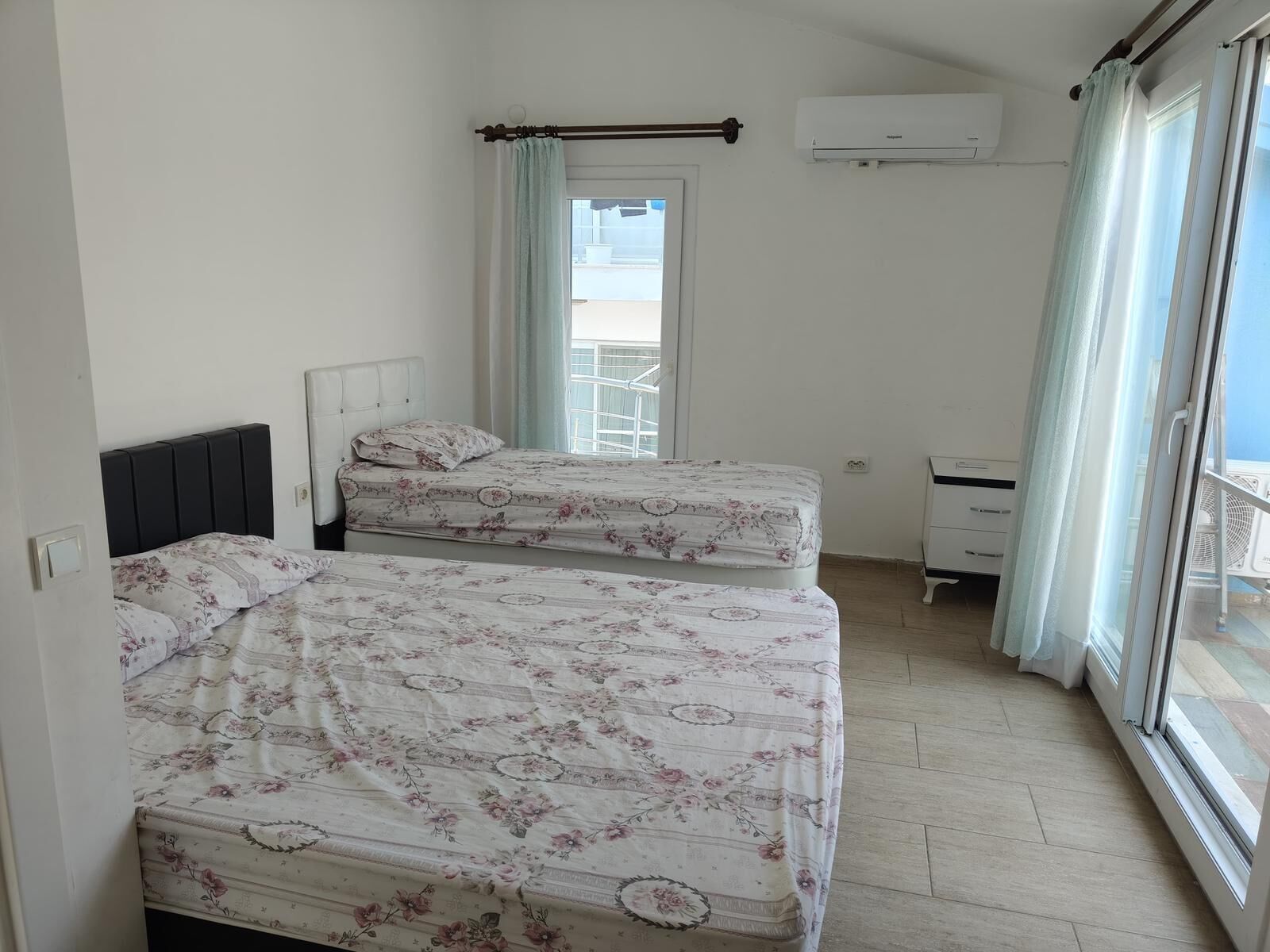 2 bedrooms, iron/ironing board, bed sheets