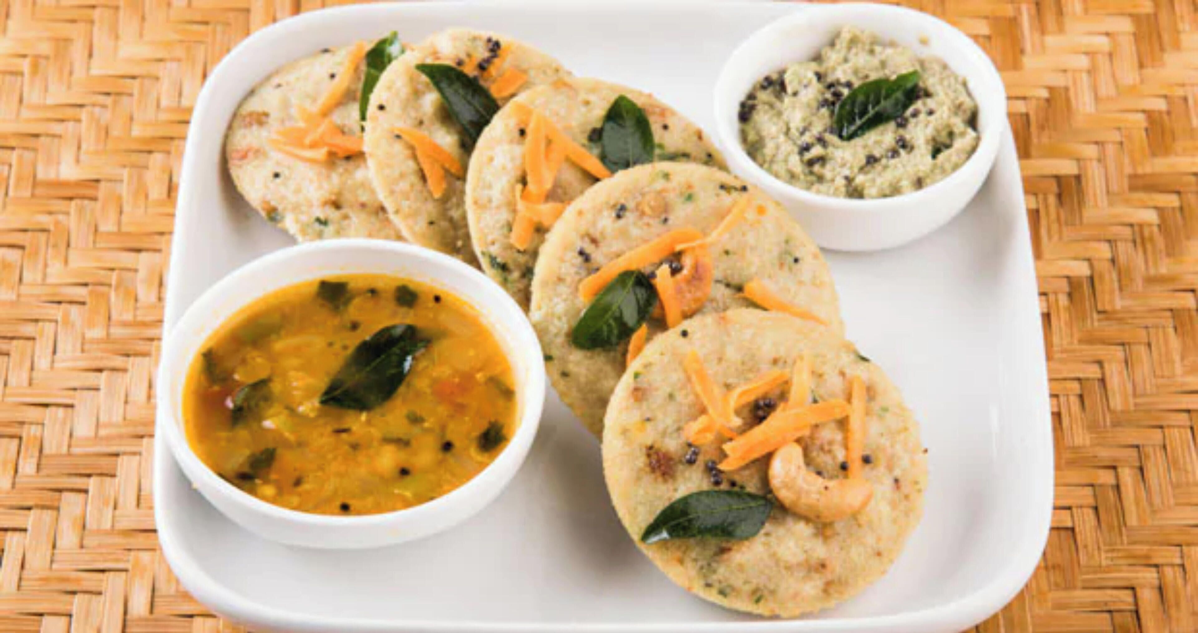 Desayuno continental diario (INR 200 por persona)