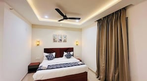 Deluxe Double Room, Air conditioning | Hypo-allergenic bedding, desk, soundproofing, free WiFi - Hotel The Comfort Inn Ayodhya (Faizabad)